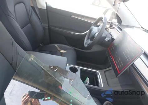 2023 Tesla Model Y Awd/Long Range Dual Motor All-Wheel Drive z USA, uszkodzony, nr VIN 7SAYGDEE2PF791592